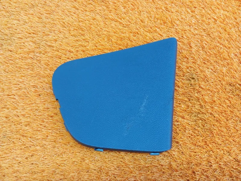 Обшивка крышки багажника