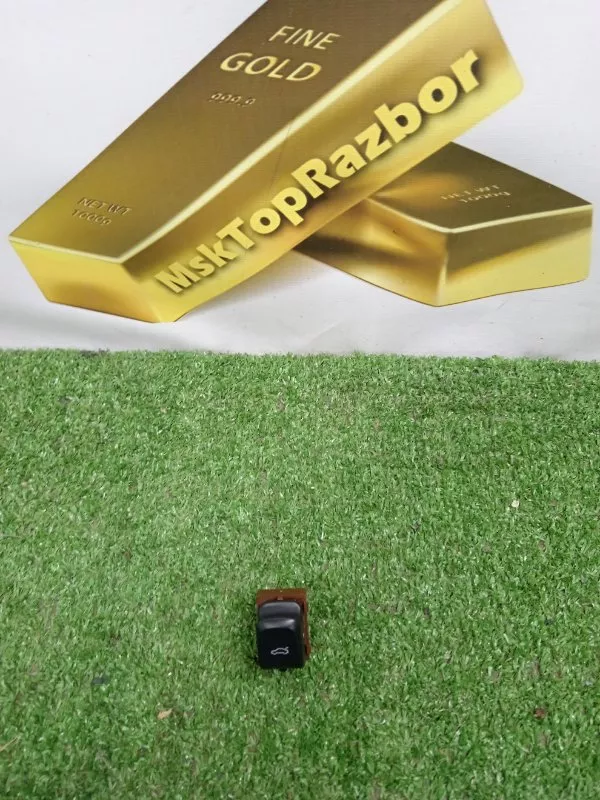 Кнопка открывания багажника