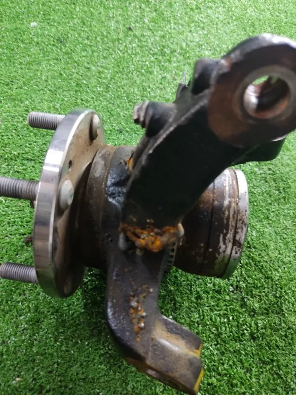 Кулак поворотный