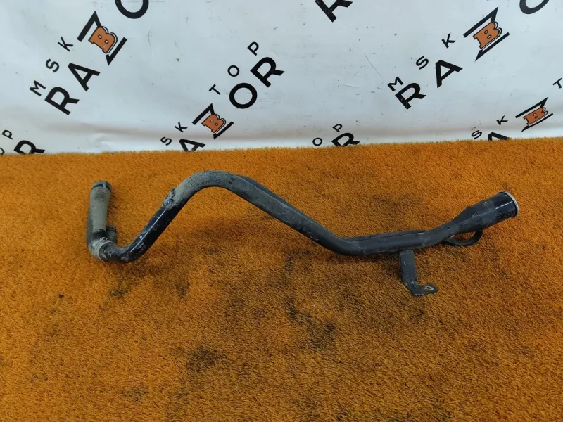 Горловина топливного бака