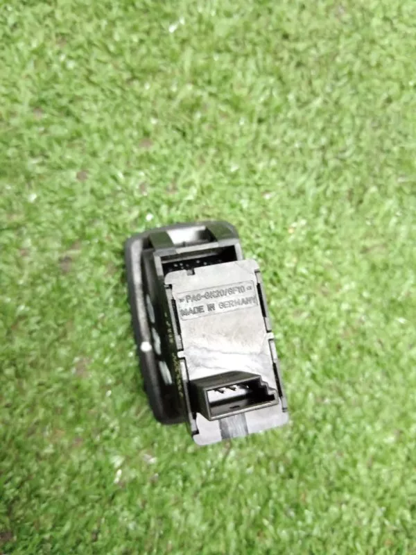 Кнопка стеклоподъемника