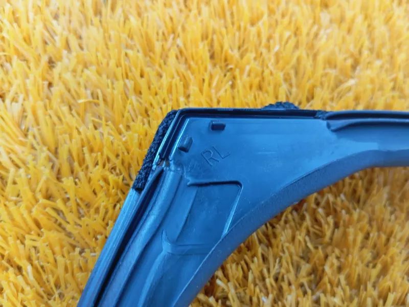 Уплотнитель стекла двери