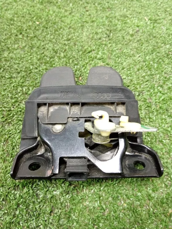 Замок багажника