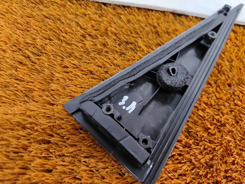 Уголок двери