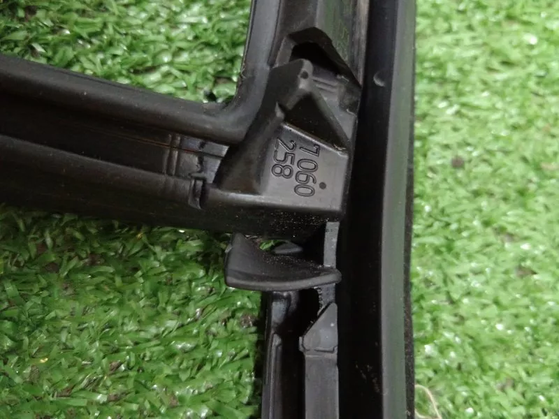 Уплотнитель стекла двери