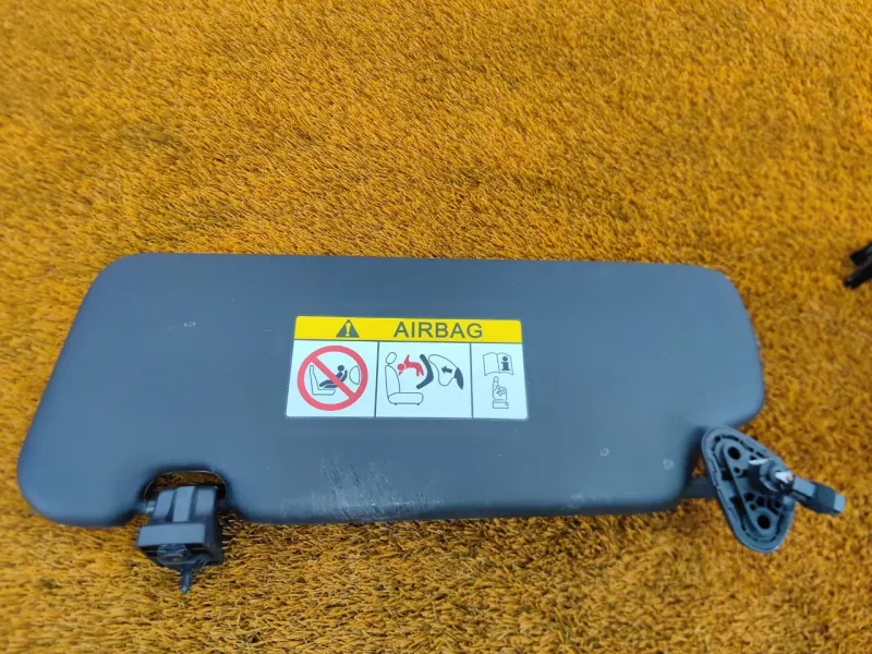 Козырек солнцезащитный