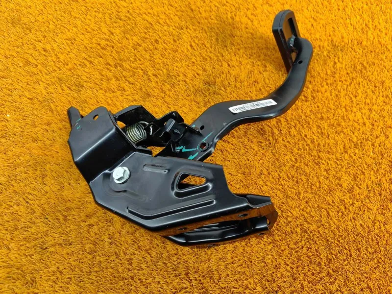 Педаль тормоза