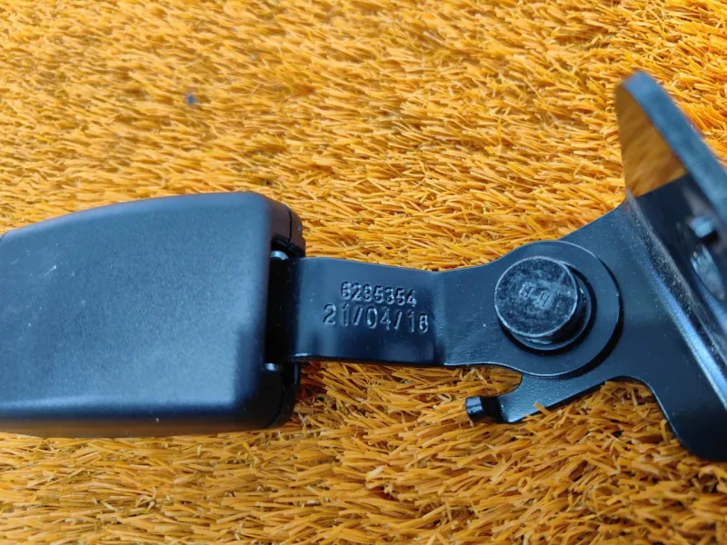 Ответная часть ремня безопасности