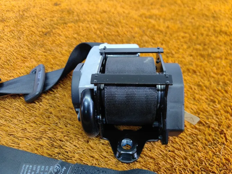 Ремень безопасности