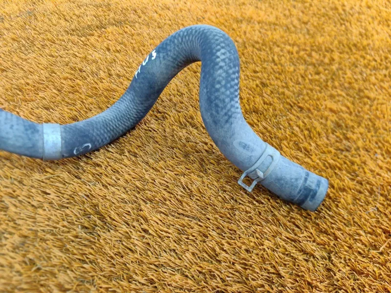 Патрубок отопителя