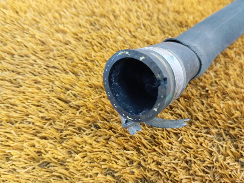 Патрубок радиатора