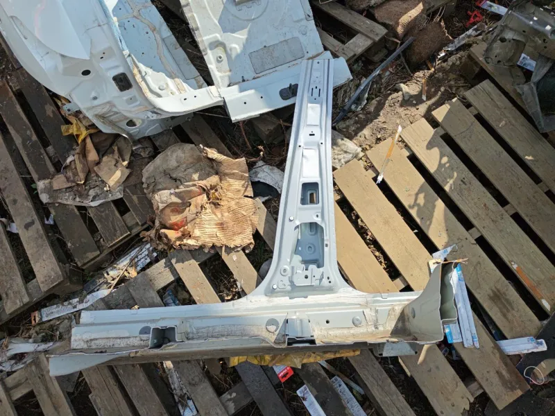 Порог с центральной стойкой