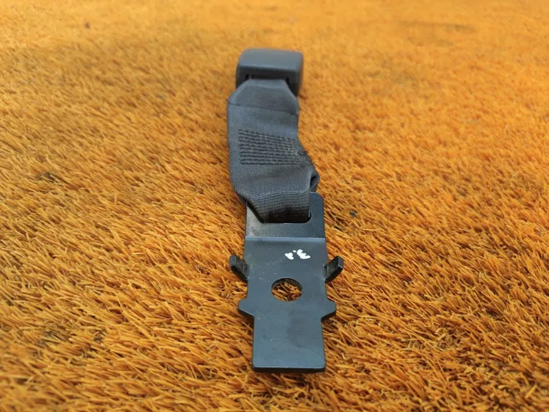 Ответная часть ремня безопасности