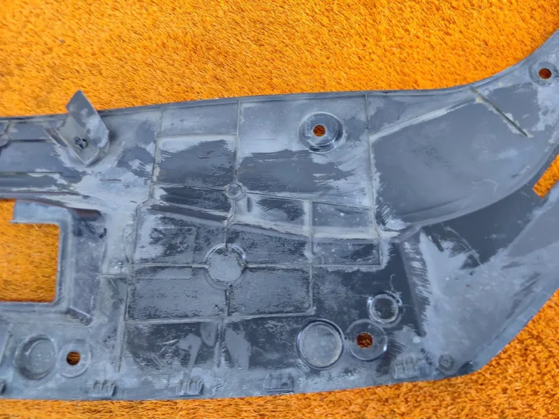 Накладка замка капота