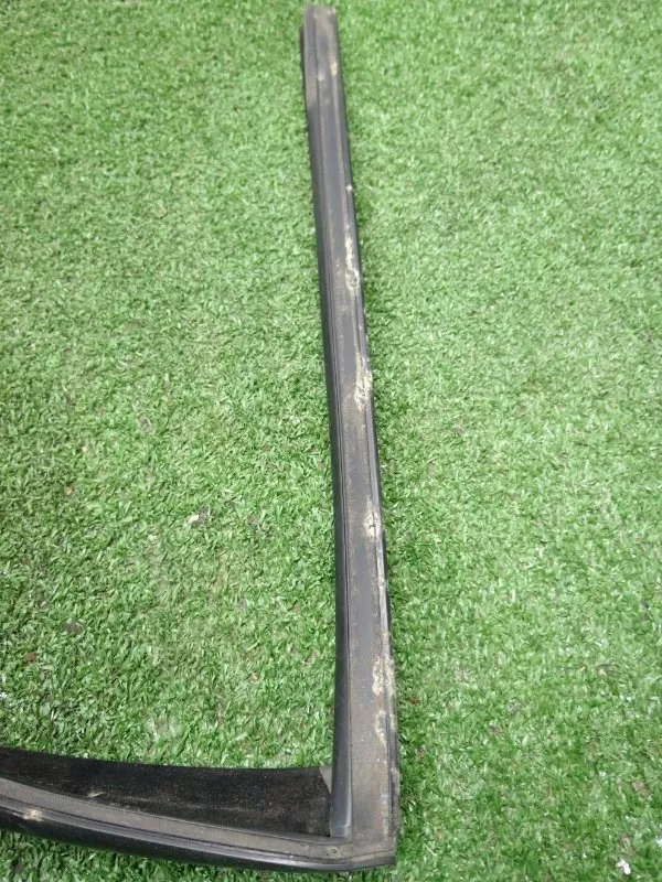 Уплотнитель стекла двери