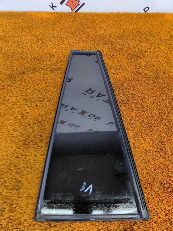 Форточка задняя