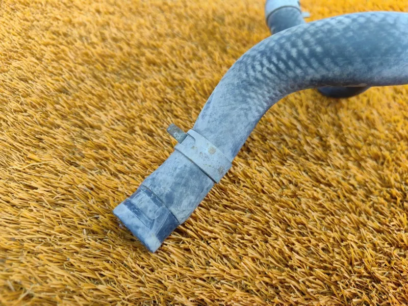 Патрубок отопителя