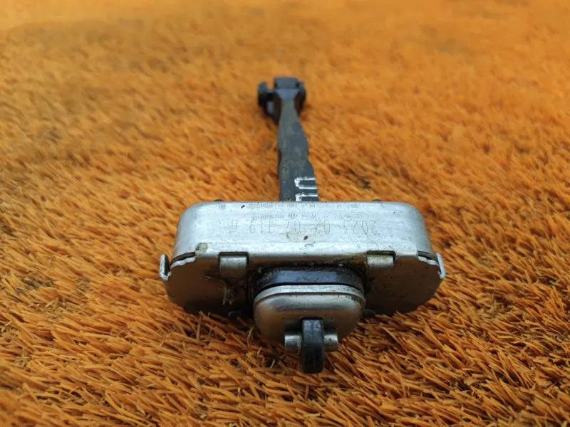 Ограничитель двери