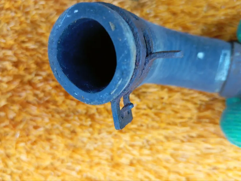 Патрубок радиатора