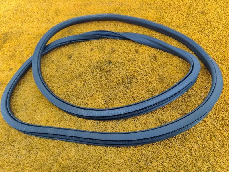 Уплотнитель проема двери