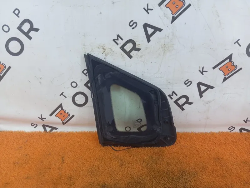 Форточка задняя