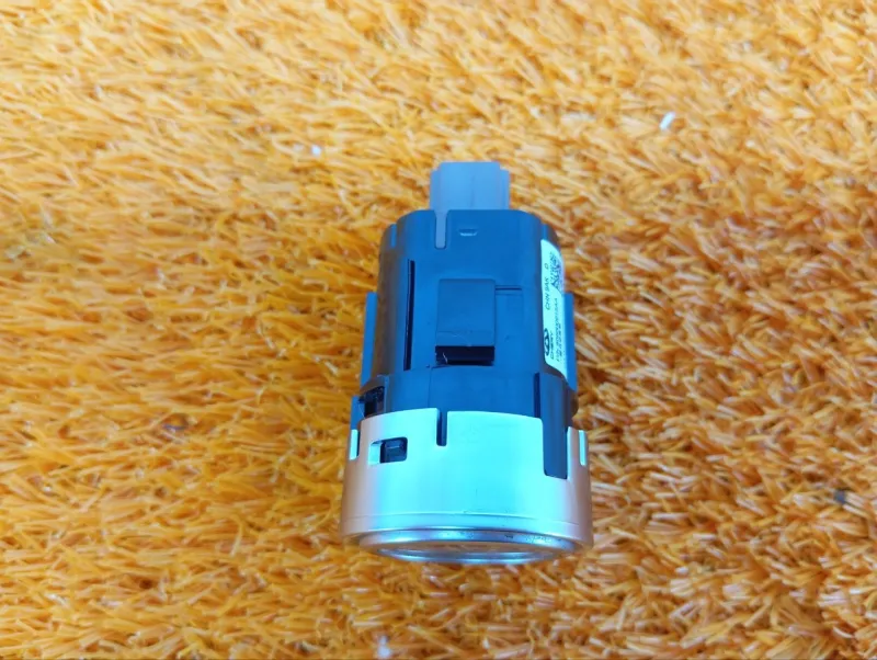 Кнопка запуска двигателя