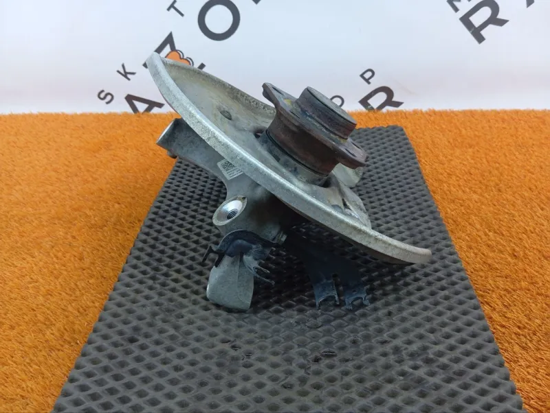 Кулак поворотный