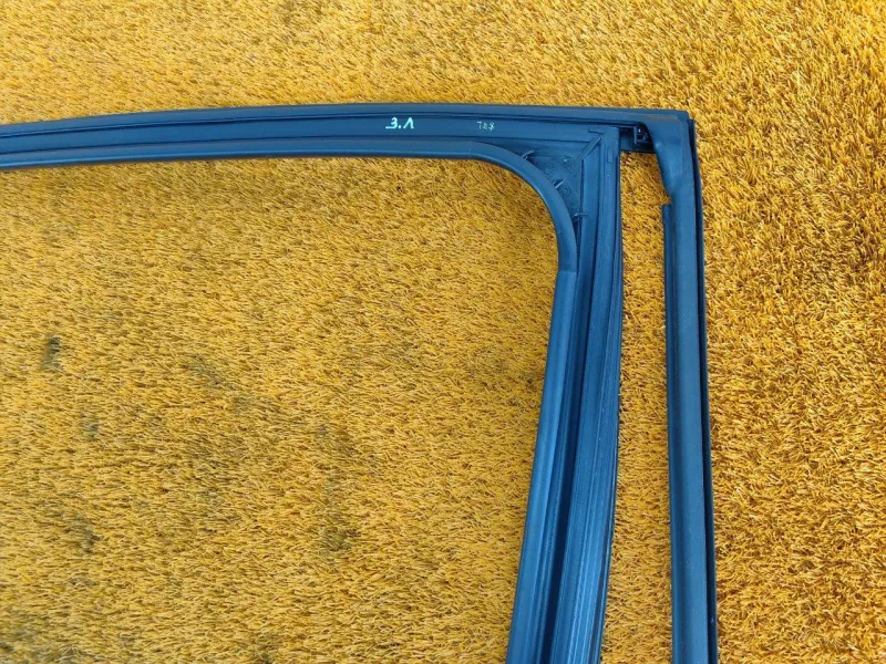 Уплотнитель стекла двери