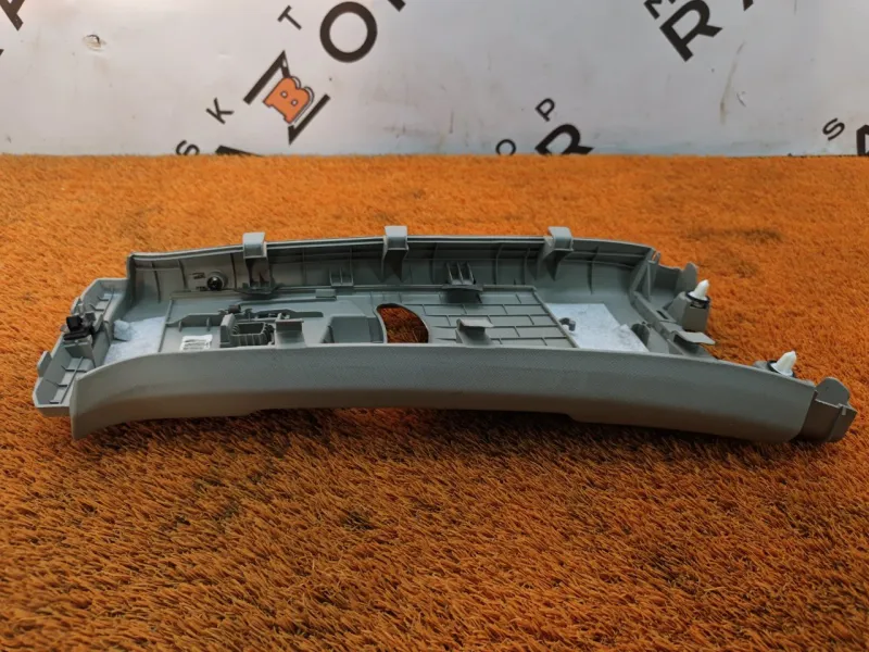 Обшивка центральной стойки