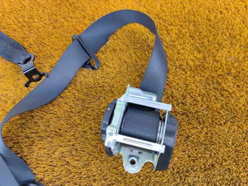 Ремень безопасности