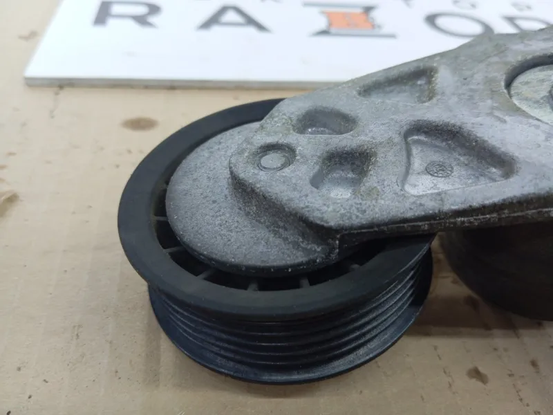 Натяжитель приводного ремня