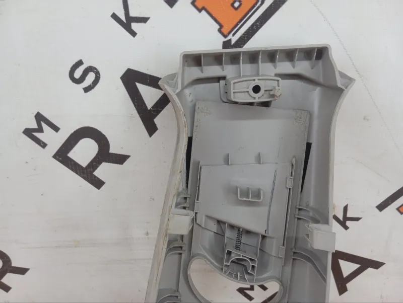 Обшивка центральной стойки