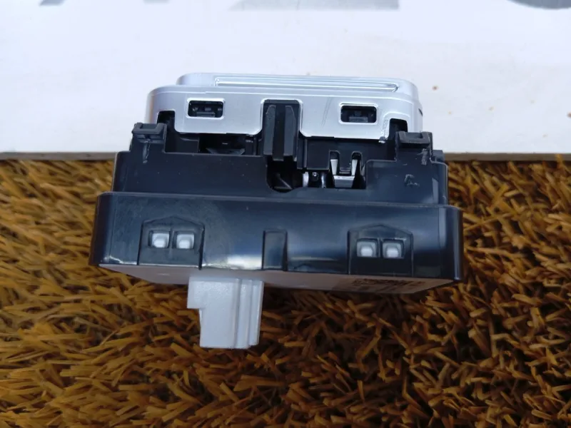 Кнопка стеклоподъемника