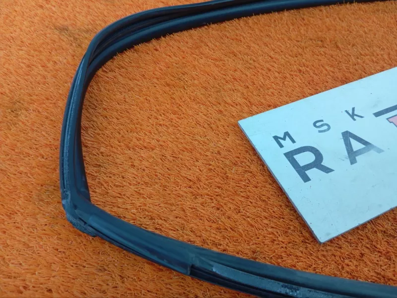 Уплотнитель стекла двери