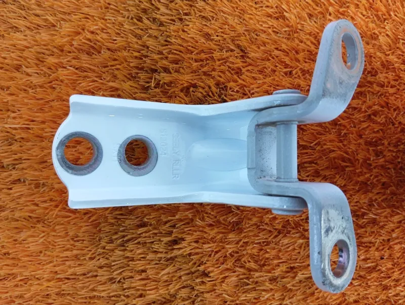 Петля двери