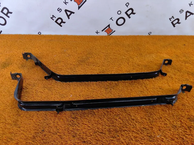 Крепление топливного бака