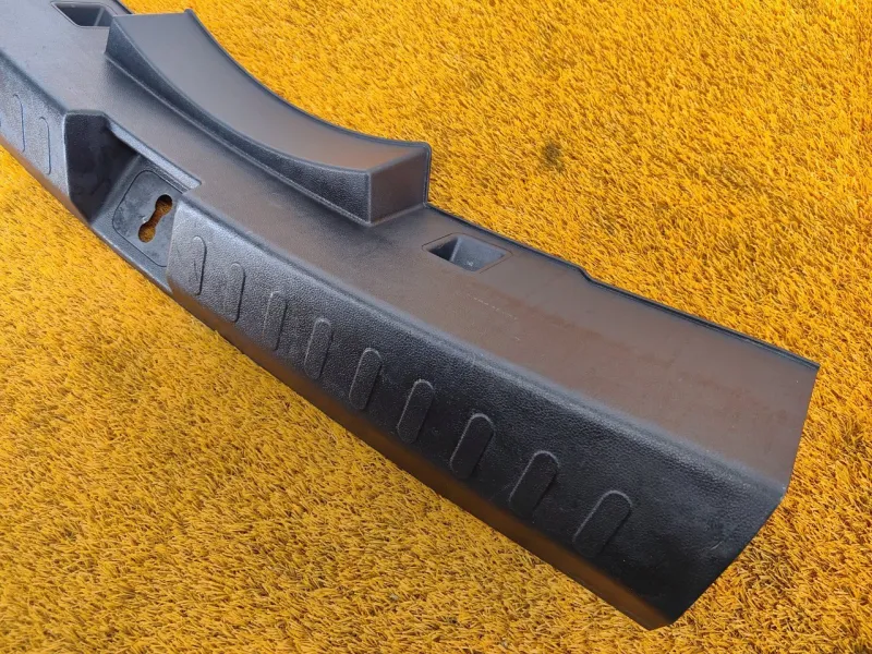 Накладка замка багажника