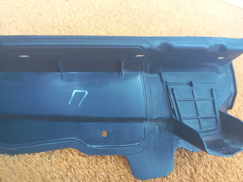 Крышка салонного фильтра