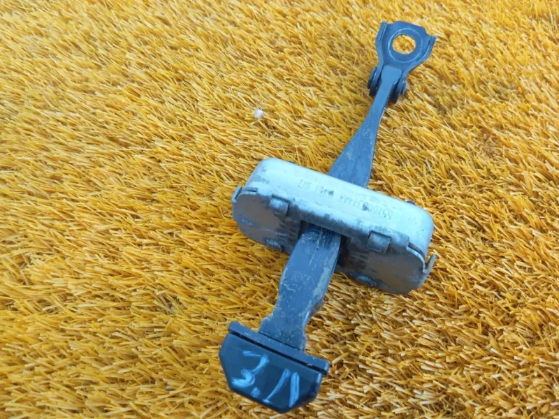 Ограничитель двери