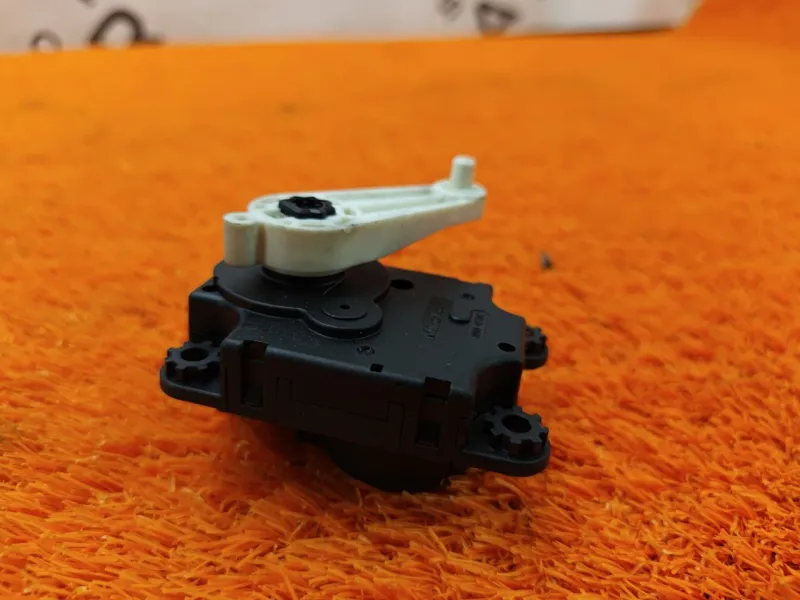 Моторчик заслонки печки