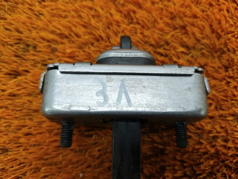 Ограничитель двери