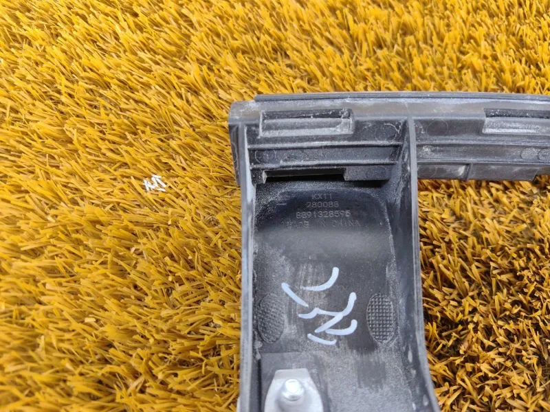 Направляющая стекла двери