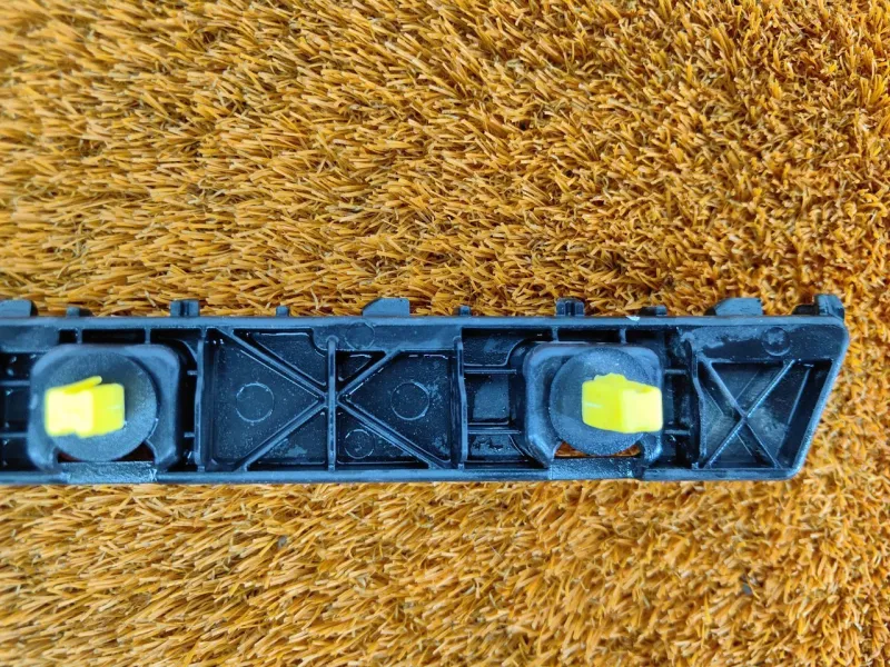 Кронштейн заднего бампера