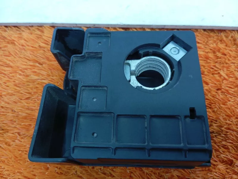 Клемма аккумулятора