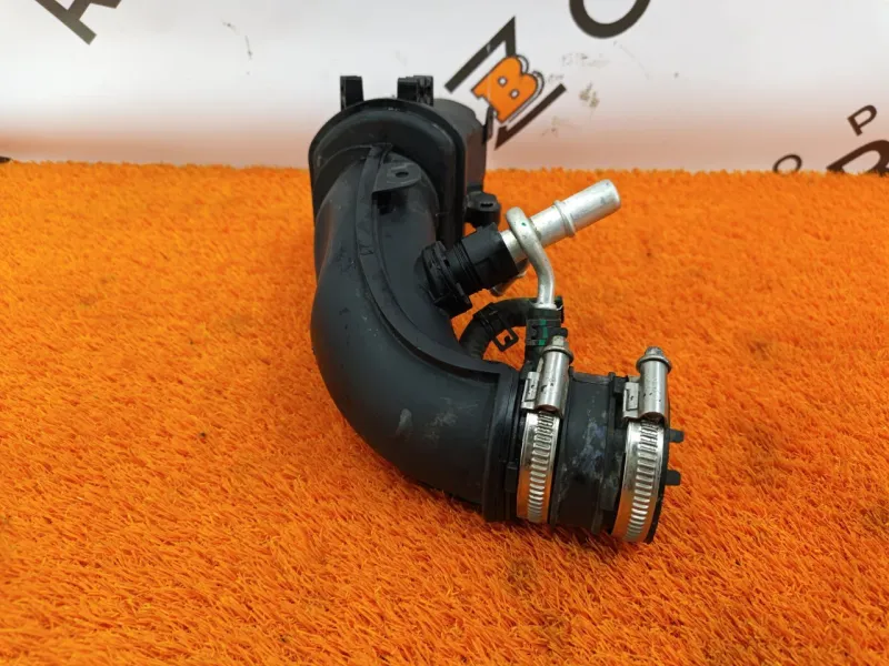 Патрубок интеркулера