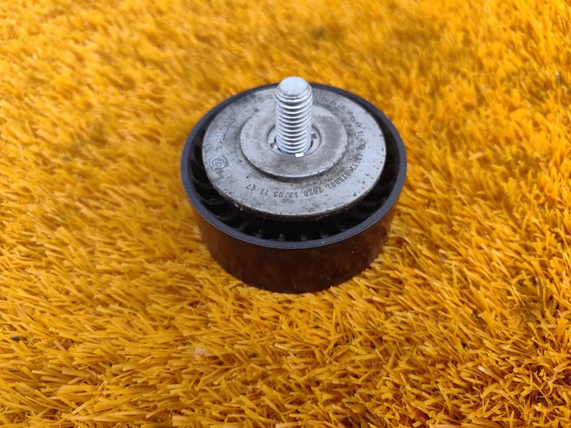 Ролик обводной навесного оборудования