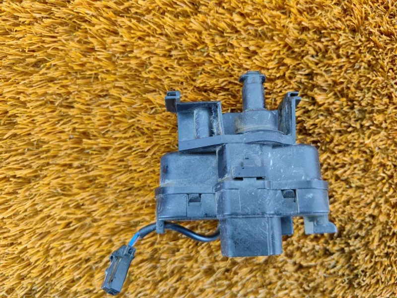 Активатор лючка бензобака