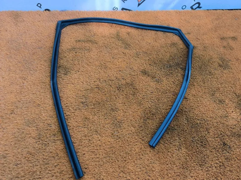 Уплотнитель стекла двери