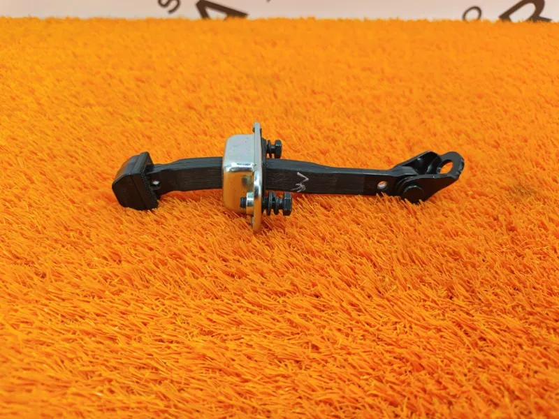 Ограничитель двери