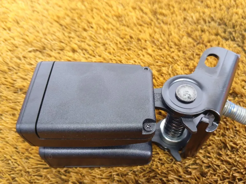 Ответная часть ремня безопасности